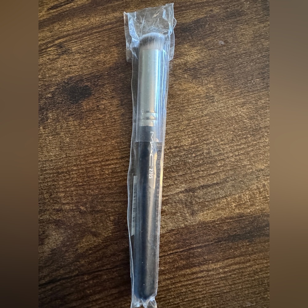 NIB | MAC Synthetic Mini Rounded Slant Brush